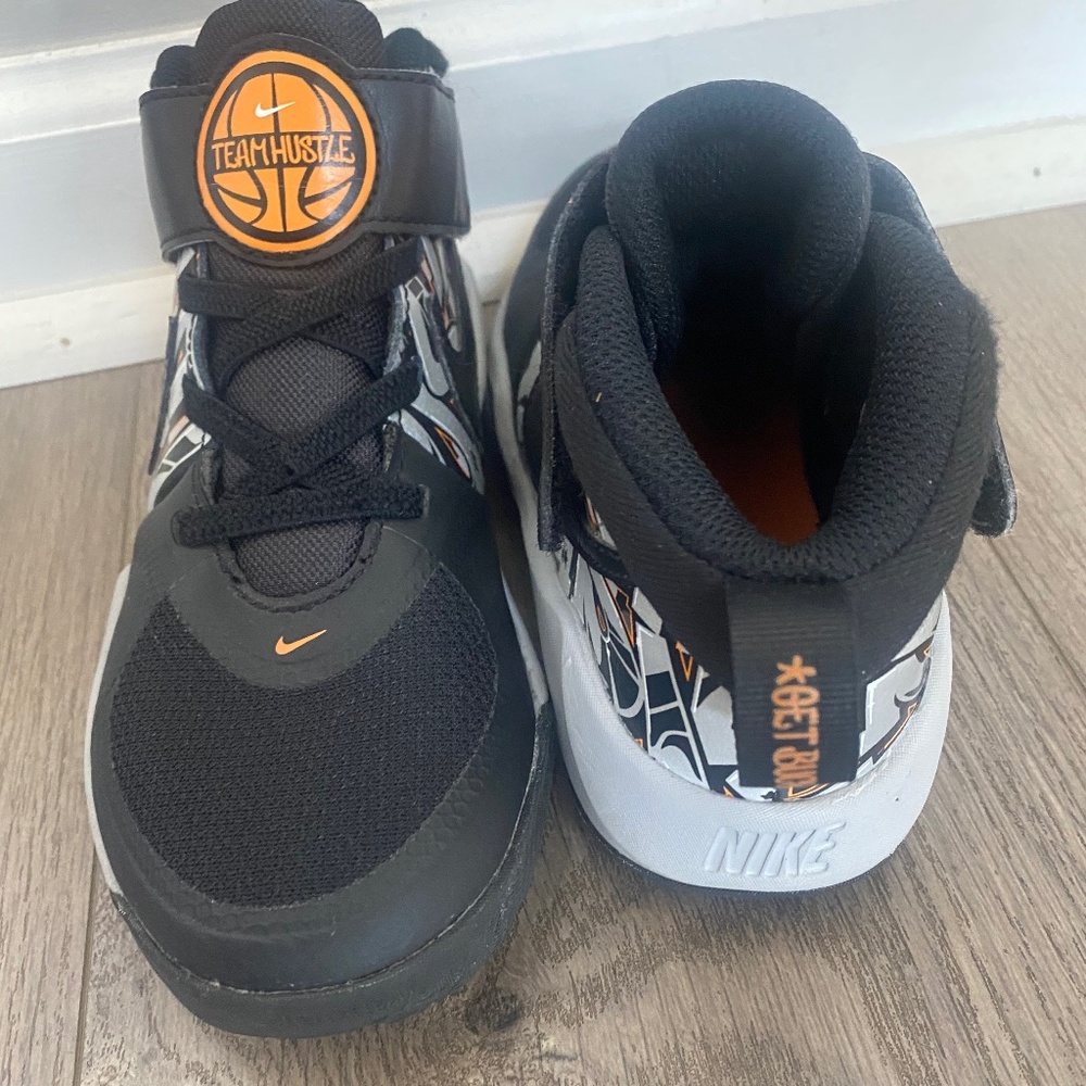 BOYS NIKE BASKETBALL SNEAKERS size 13